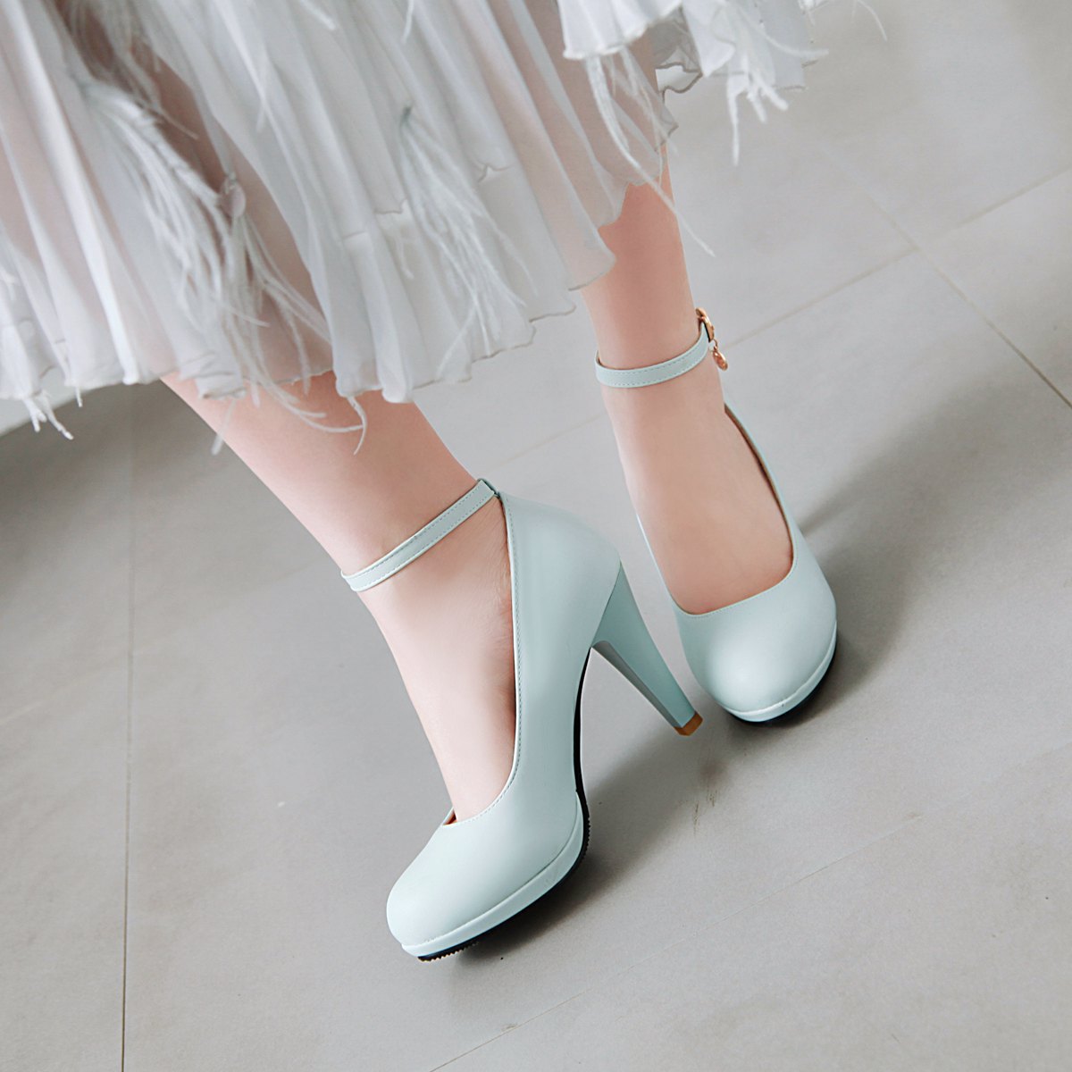 Women's Round Head Buckles High Heel Chunky Pumps