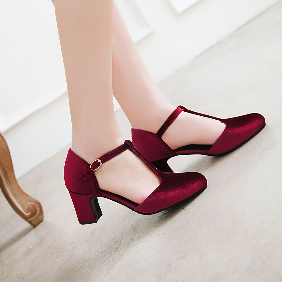 Women's Velvet Thick Heel High Heel T Ankle Strap Buckle Sandals