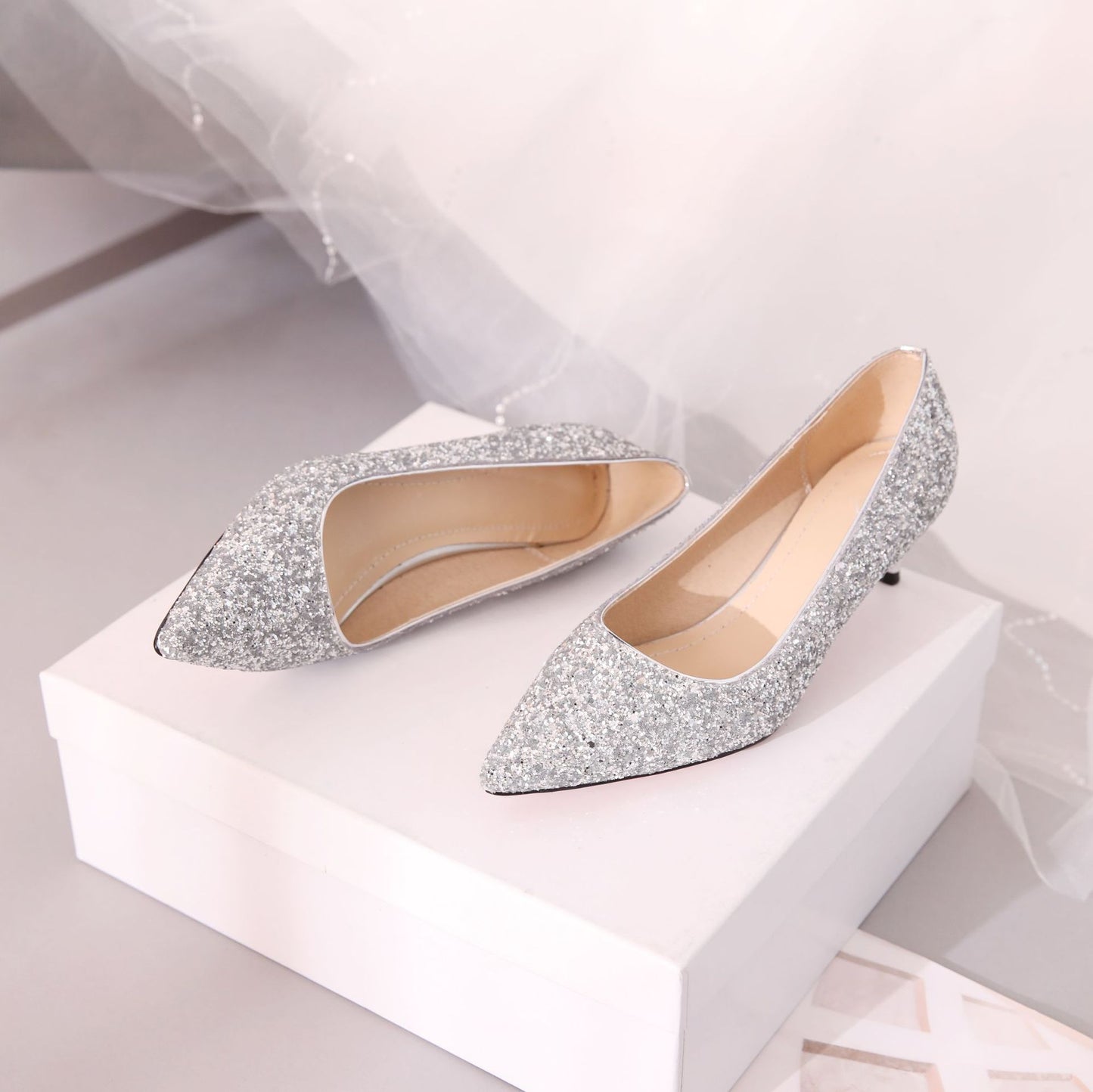 Pointed Toe Sequined Wedding Shoes Women Pumps Stiletto Middle Heels