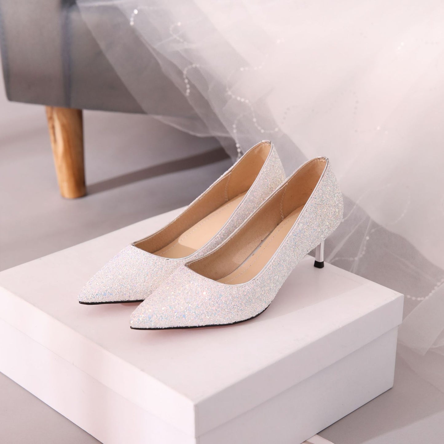 Pointed Toe Sequined Wedding Shoes Women Pumps Stiletto Middle Heels